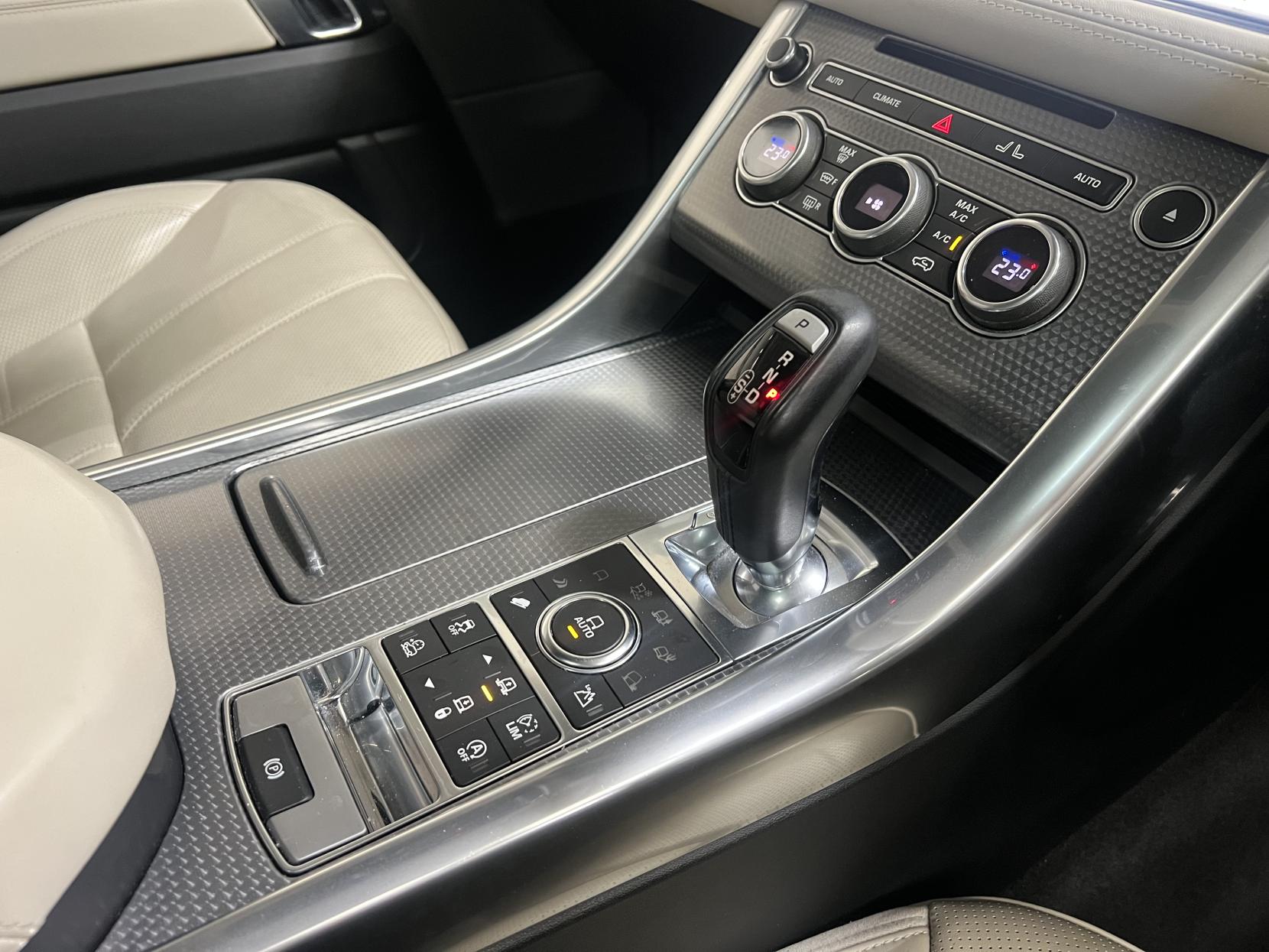 Land Rover Range Rover Sport 3.0 SD V6 Autobiography Dynamic SUV 5dr Diesel Auto 4WD Euro 6 (s/s) (306 ps)