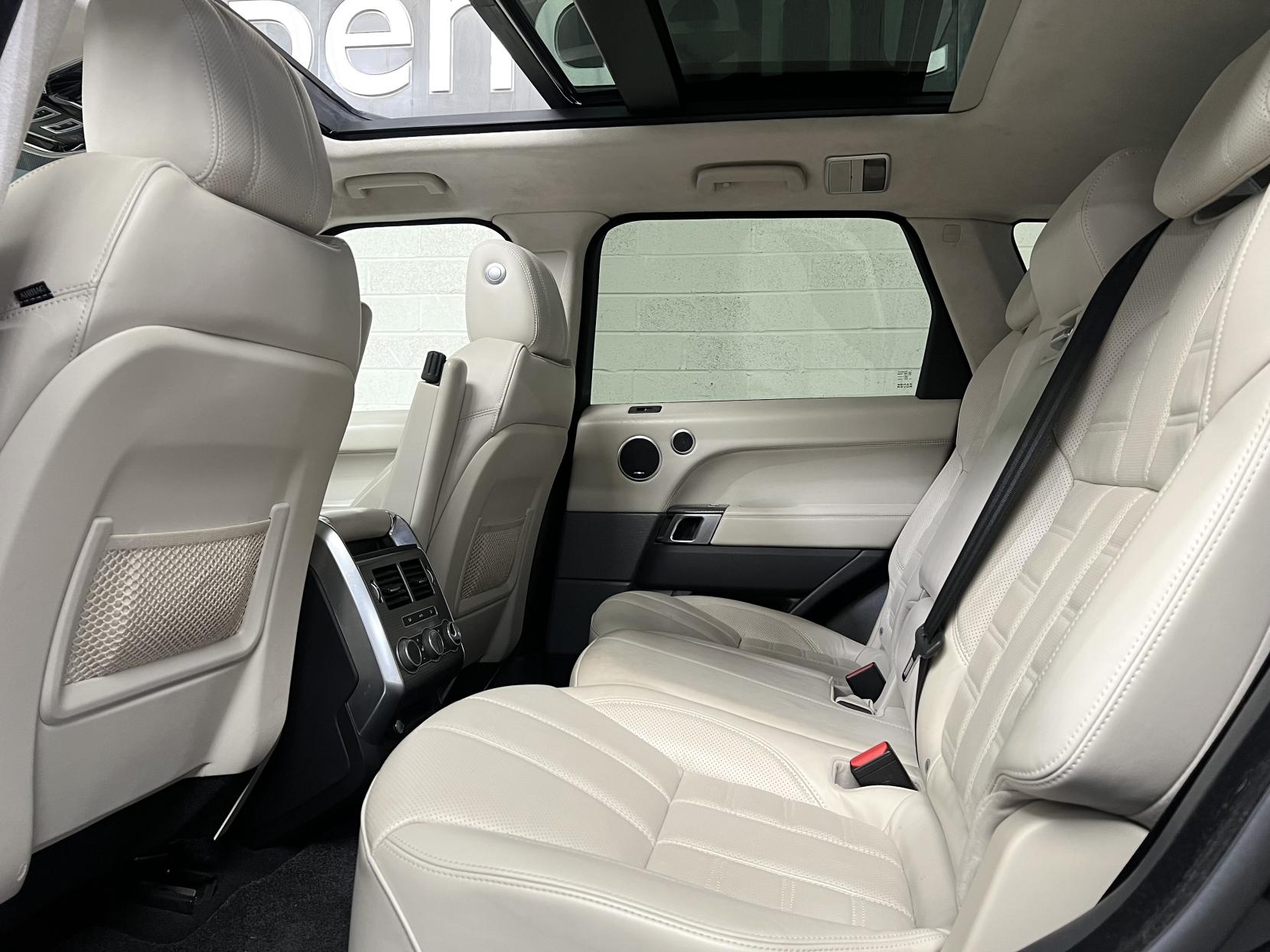 Land Rover Range Rover Sport 3.0 SD V6 Autobiography Dynamic SUV 5dr Diesel Auto 4WD Euro 6 (s/s) (306 ps)